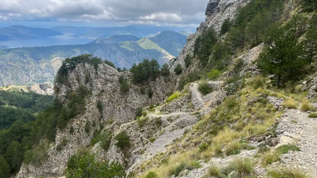 Montenegro – Dinarisches Gebirge: Wandern zur Adria