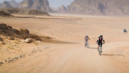 Mountainbiken im Wadi Rum Jordanien