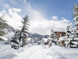 Whistler | © Bildlizenzen von Shutterstock.com Tief verschneite Hütten in Whistler | © Bildlizenzen von Shutterstock.com