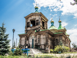 Kathedrale zur Heiligen Dreieinigkeit Karakol | © Bildlizenzen von Shutterstock.com Kathedrale zur Heiligen Dreieinigkeit Karakol | © Bildlizenzen von Shutterstock.com