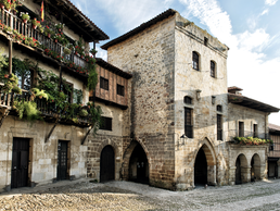 Mittelalterliches Flair in Santillana del Mar | © Bildlizenzen von Shutterstock.com Mittelalterliches Flair in Santillana del Mar | © Bildlizenzen von Shutterstock.com