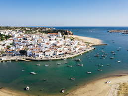 Authentisches Fischerdorf Ferragudo | © Bildlizenzen von Shutterstock.com Authentisches Fischerdorf Ferragudo | © Bildlizenzen von Shutterstock.com