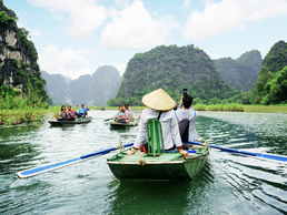Bootsfahrt in Tam Coc | © Bildlizenzen von Shutterstock.com Bootsfahrt in Tam Coc | © Bildlizenzen von Shutterstock.com