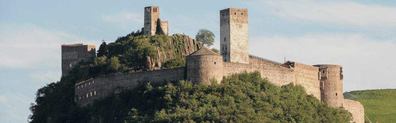 Schloss Sigmundskron bei Bozen | © shutterstock.com Schloss Sigmundskron bei Bozen | © shutterstock.com