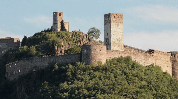 Schloss Sigmundskron bei Bozen | © shutterstock.com Schloss Sigmundskron bei Bozen | © shutterstock.com