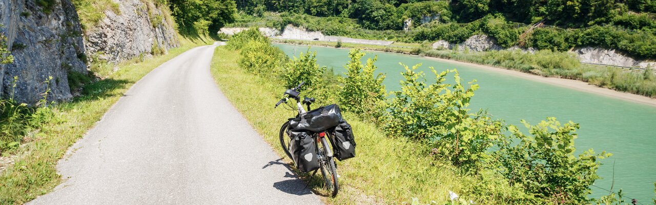 Ennsradweg | © Bildlizenzen von Shutterstock.com Rad auf Radweg neben der Enns | © Bildlizenzen von Shutterstock.com