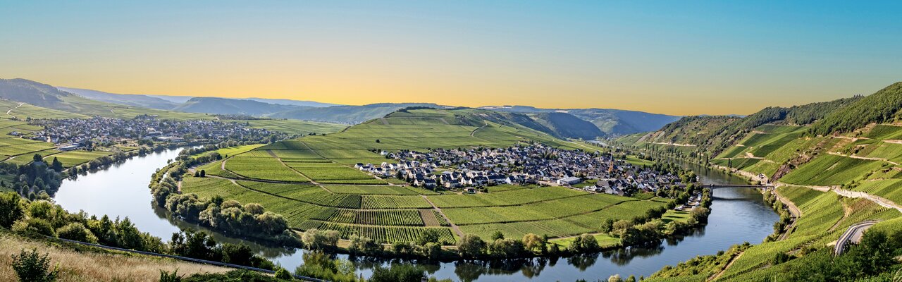 Mosel-Radweg | © Bildlizenzen von Shutterstock.com Berühmte Moselschleife bei Trier im Spätsommer | © Bildlizenzen von Shutterstock.com
