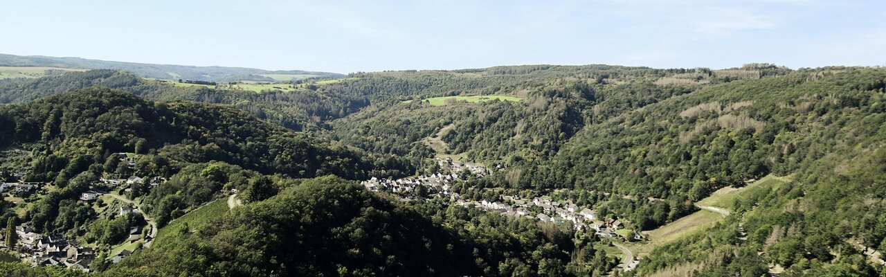Aussicht vom Goethepunkt auf dem Lahnwanderweg Aussicht vom Goethepunkt auf dem Lahnwanderweg