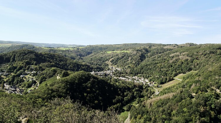 Aussicht vom Goethepunkt auf dem Lahnwanderweg Aussicht vom Goethepunkt auf dem Lahnwanderweg