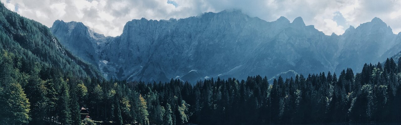 Laghi di fusine am Alpe Adria trail | © Elisa Kerschbaumer (unsplash) Laghi di fusine Alpe Adria trail | © Elisa Kerschbaumer (unsplash)