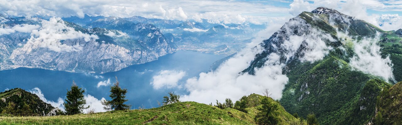 Blick vom Monte Baldo auf den Gardasee Blick vom Monte Baldo auf den Gardasee in Italien