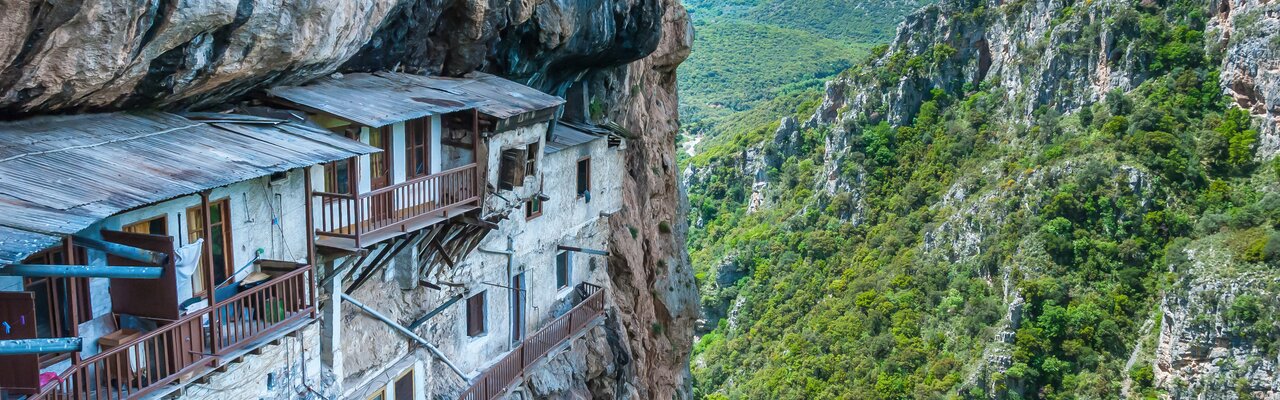 Lousios Schlucht am Menalon Trail Blick in die Lousios Schlucht am Menalon Trail im Peloponnes, Griechenland