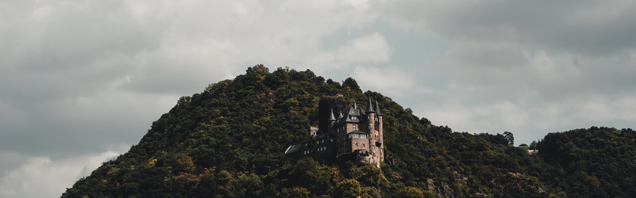 Festung bei St. Goarshausen | © Christian Allard (unsplash) deutschland-rheinsteig-st-goarshausen-christian-allard-header | © Christian Allard (unsplash)