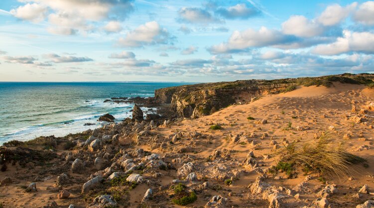 Ausblick vom Fischerpfad auf der Rota Vicentina auf die Küste Ausblick vom Fischerpfad auf der Rota Vicentina auf die Küste