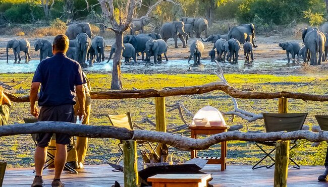 Aussichtsplattform der Gomoti River Lodge