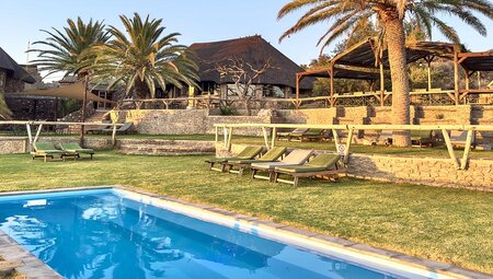 Onjala Lodge, Blick auf den Pool