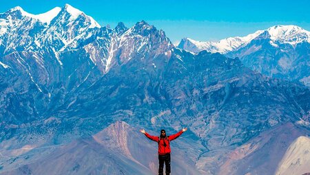 Stolzer Wanderer im Annapurna-Gebiet
