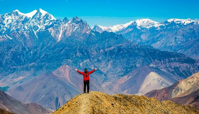 Stolzer Wanderer im Annapurna-Gebiet