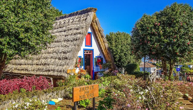 Casas do Colmo, Santana