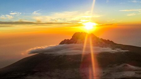 Sonnenaufgang über dem Kilimanjaro