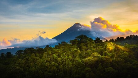 Vulkan Arenal bei Sonnenaufgang