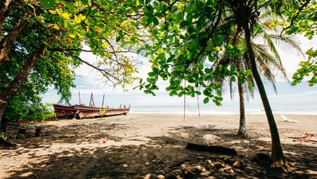 Boote am Playa Negra, Puerto Viejo de Talamanca, Costa Rica