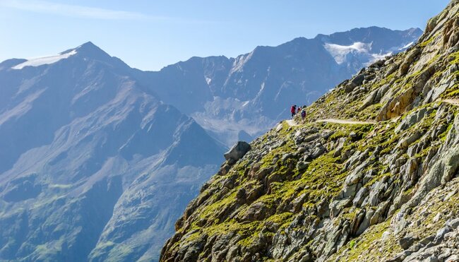 Alpenüberquerung E5 Panorama Tiefenbach Ötztaler Alpen shutterstock_1183526740