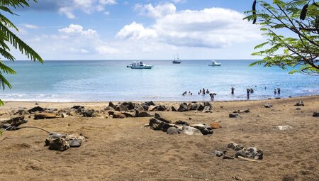 Schwarzer Strand Floreana