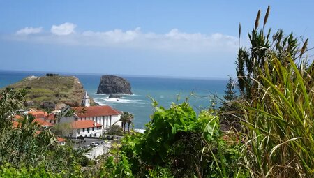 Madeira – Küstenwanderungen und blühende Gärten