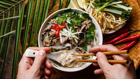 Vietnam – Grüne Bergwelt & mystische Halong-Bucht