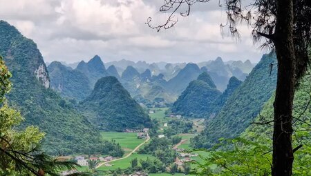 Vietnam – Grüne Bergwelt & mystische Halong-Bucht