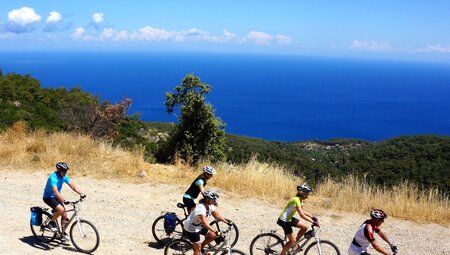 Griechenland_MTB_auf_Ikaria_mit_Blick_aufs_Meer