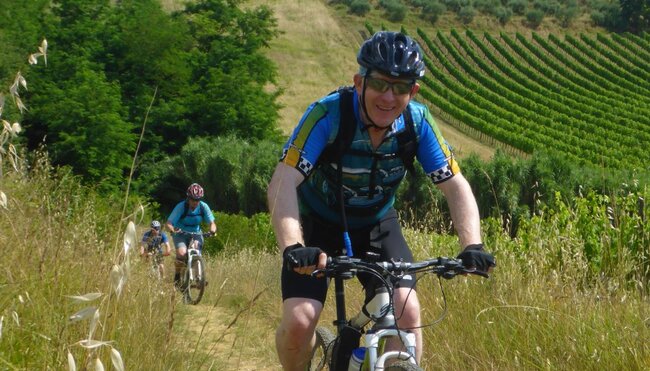 Radreise Toskana_im Feld_ITM08