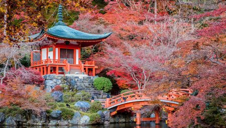 Pagode im Herbst