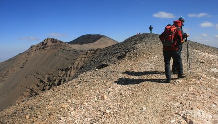 Wanderer auf dem Weg zum Gipfel des Ighil Mgoun