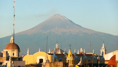 Popocatepetl hinter Puebla