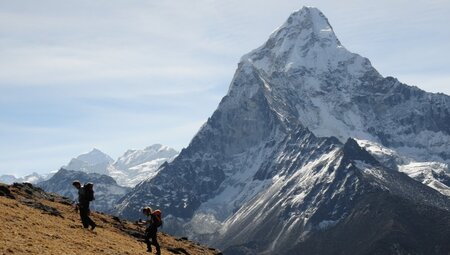 Aufstieg Taboche mit Blick Ama Dablam und Makalu im Hintergrund