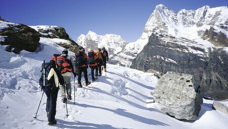 Trekker steigten vom Mera La ab 2