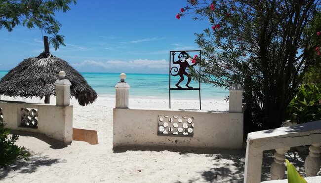 Zugang zum Strand  Red Monkey Beach Lodge