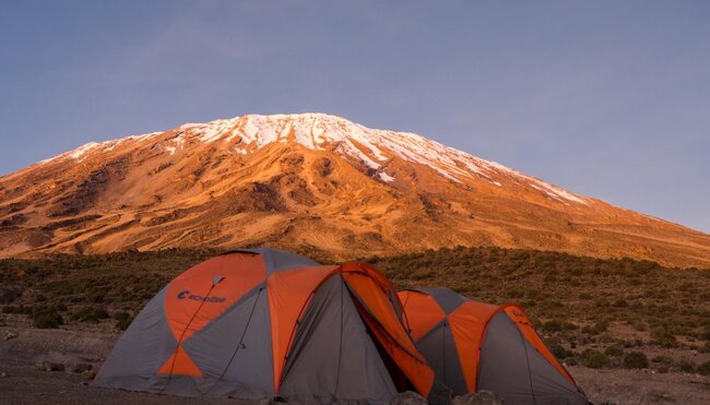 Die Sonne geht über dem Third Cave Camp auf