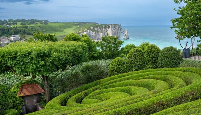 Green spira; design at Etretat Garden, France