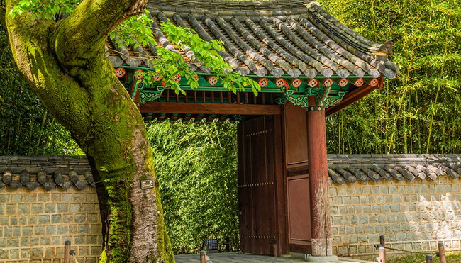 A gate in the Jeonju Hanok village, Jeonju, Korea