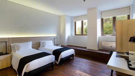 GGPC - Santiago Feature Stay: Twin room interior
