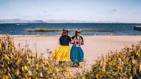GGSFC_Peru-Lake-Titicaca_Travellers-Dancing_Traditional-Clothes