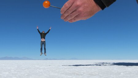 bolivia_uyuni_man-jumps-for-lollipop