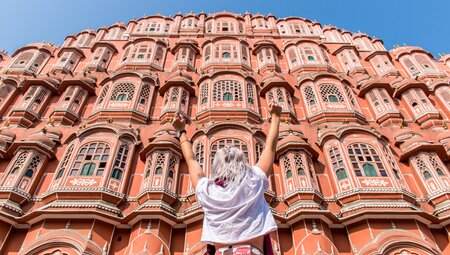 Women in front of the building in Jaipur
