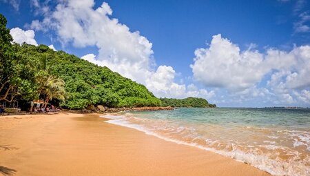 The sunny and idyllic beaches of Gallle