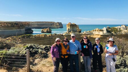Group of travellers in front of the Twelve Apostles on Great Ocean Road