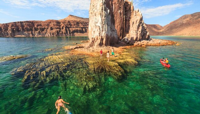 Travellers kayaking and snorkelling Isla Espiritu Santos in Baja California