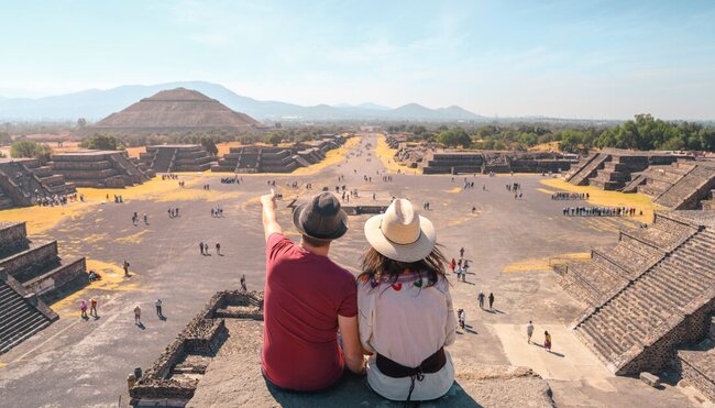 Travellers marvelling atop Teotihuacan in Mexico